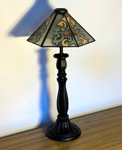 Tiffany style table lamp - table,