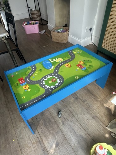 Train play table - play, track