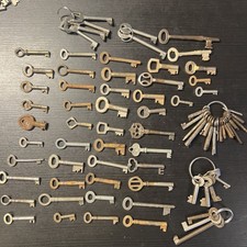 76 x Old Vintage Keys Box