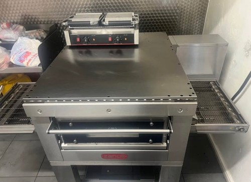 Commercial pizza oven - pizza, conveyor