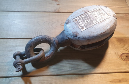 Vintage wooden block shackle - block, &