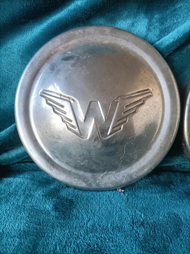 Wolseleys winged hubcaps set - winged,