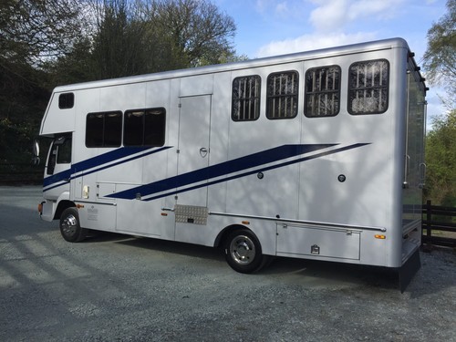 Man ton horsebox stalled - 7.5,