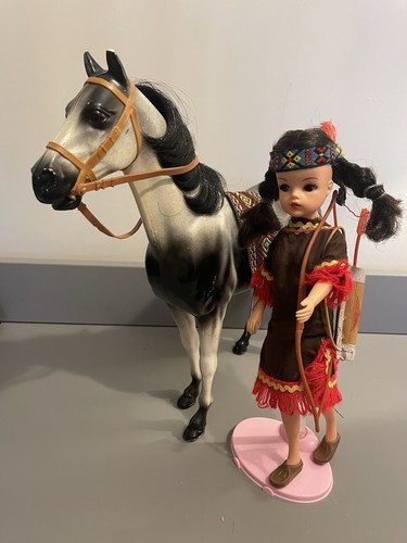 Pedigree sindy and horse - pedigree,