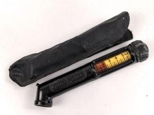 Air pressure gauge "Motometer" made of brown molding compound, in case. Visually good, radio