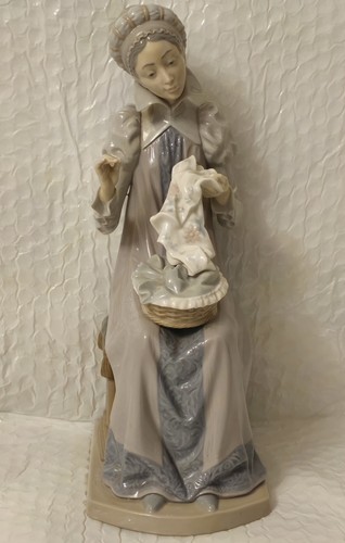 Lladro 5126 figurine - figurine, sewing