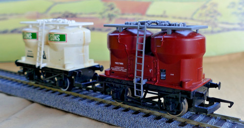 Hornby twin silo wagons 1 - 2,