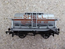 Mainline 37165 'Shell' 12 Ton Tank Wagon. 00 Gauge  (Lot 4A)