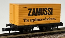 N GAUGE CONTAINER WAGON ZANUSSI SCIENCE MODEL RAILWAY WAGON ROLLING STOCK