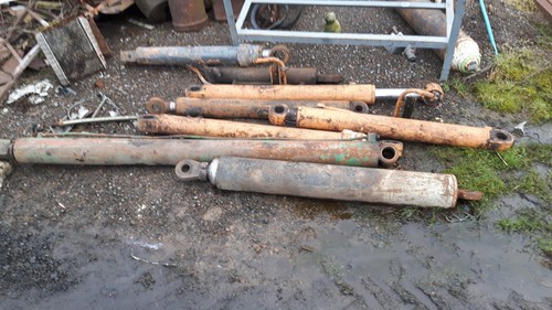 Hydraulic ram log splitter - log,