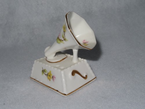 Water lily bone china - lily, 3"