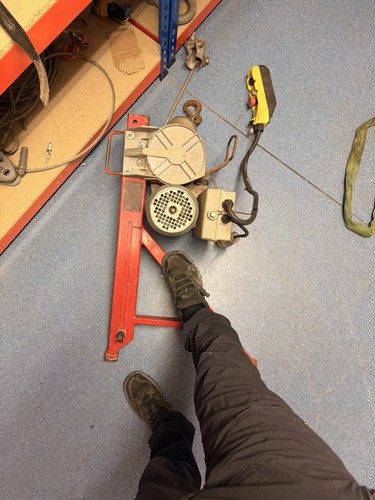 200 builders hoist and - 200, kg