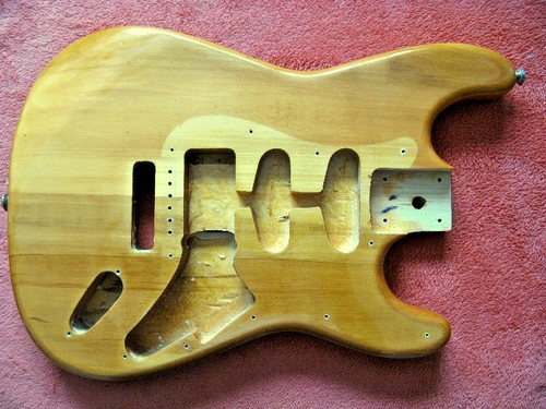 Strat stratocaster body in - /,