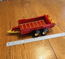 Vtg New Holland Tandam Axle Manure Spreader 1:16 scale ERTL Metal NICE