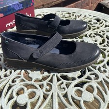 Moshulu ladies shoes new 6.5