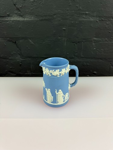 Wedgwood jasper ware blue - blue, milk