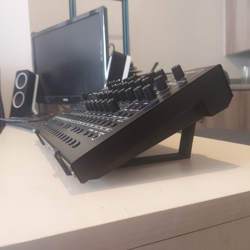 Roland synthesiser - roland, sh-4d
