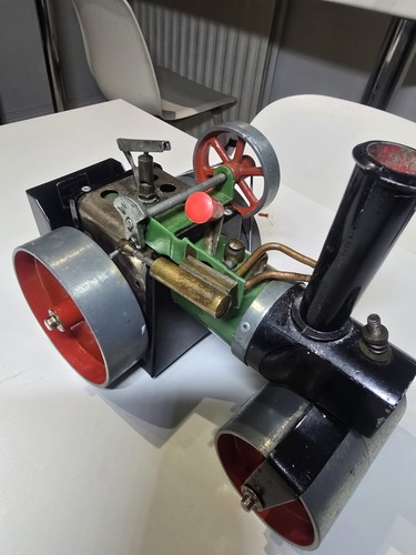 Mamod steam engine - engine, roller