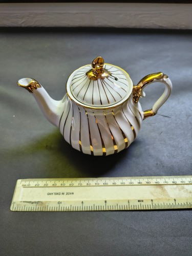 Vintage sadler white - and, gold