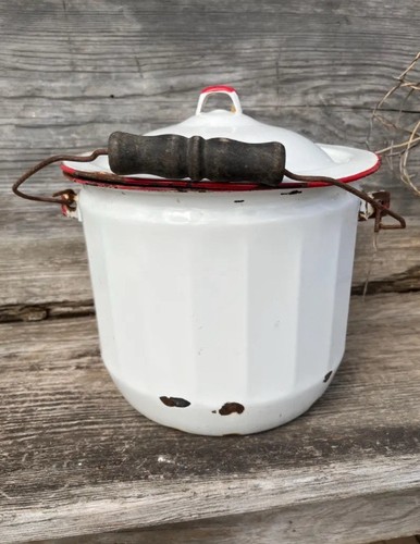 Vintage chamber pot with - pot, lid