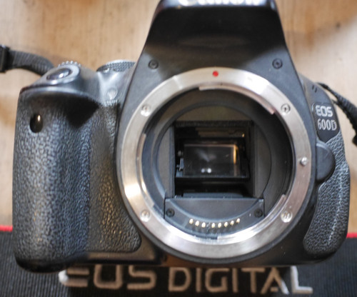 Canon eos 600d dslr body - body, only.