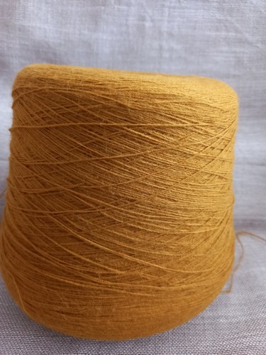 Machine knitting yarn