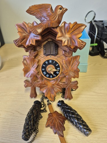 Quartz cuckoo clock with - cuckoo,