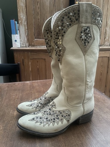 Cream vintage cowboy boots - cream,