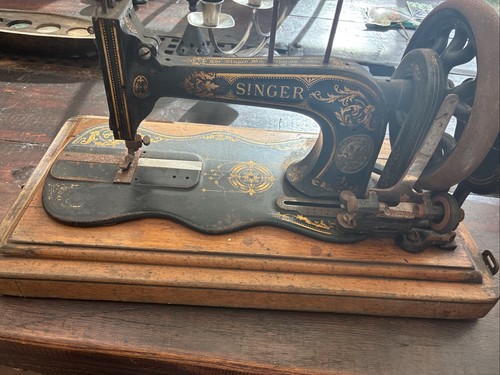 Vintage singer sewing machine - singer,