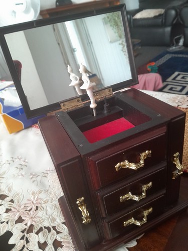 Wooden musical jewellery - musical,