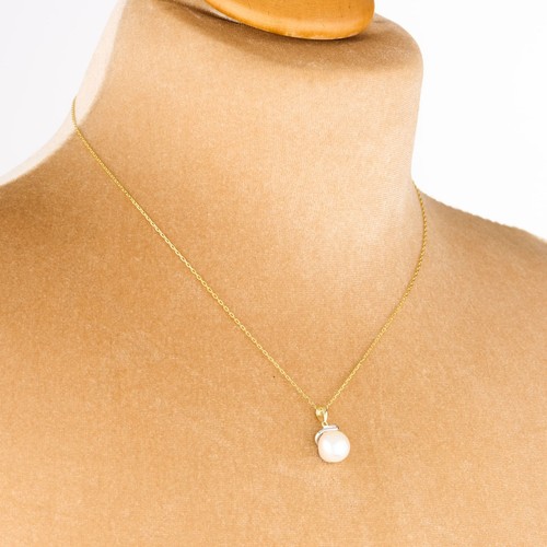 Cultured pearl swirl pendant - swirl,