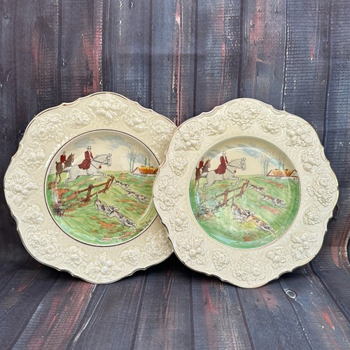 Crown ducal plates display - 2,