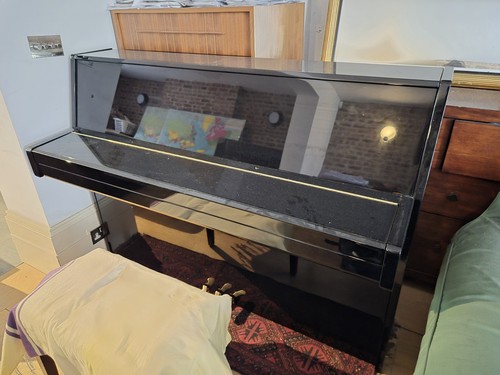 Yamaha black upright piano - yamaha,
