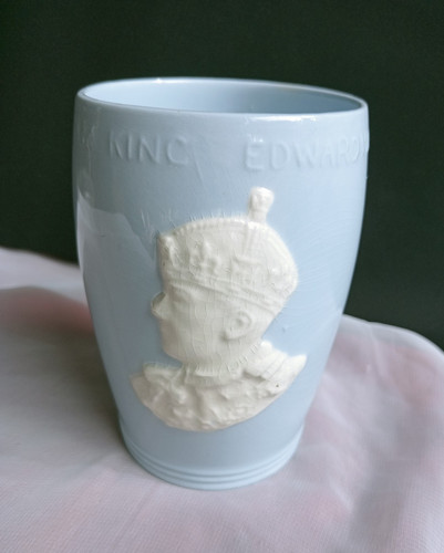 Royal commemorative pottery - royal,