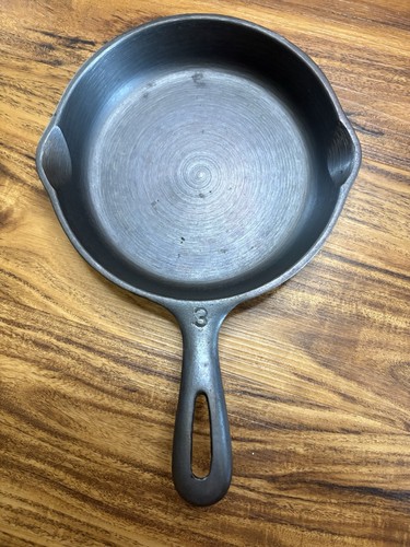 Wagner ware unmarked 1 2 - 3, 1/2