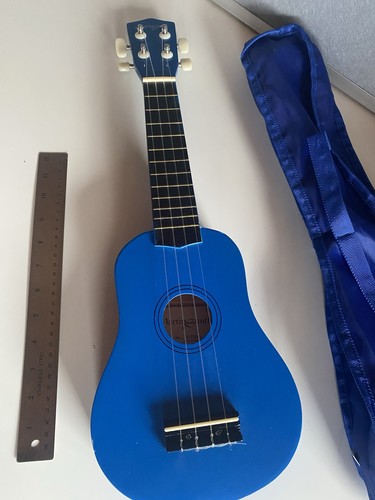 Blue ukelele good condition - ukelele,,