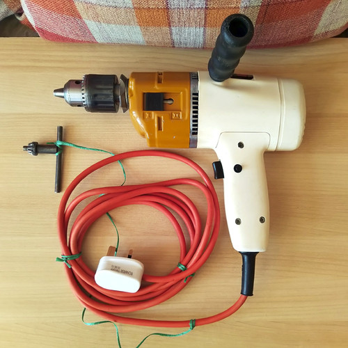 Black decker drill - decker, v830