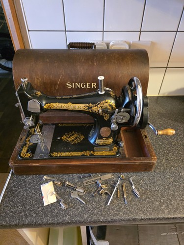 Vintage 1925 singer - 28k, hand