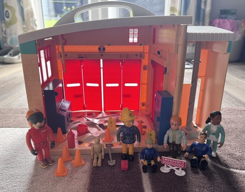 Fireman sam fire station - fireman,