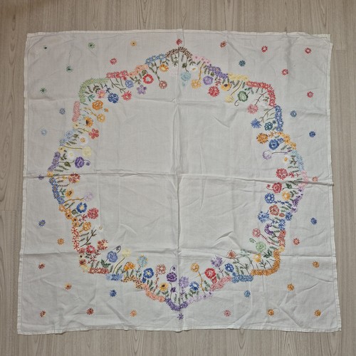 Vintage white hand embroidered - hand,