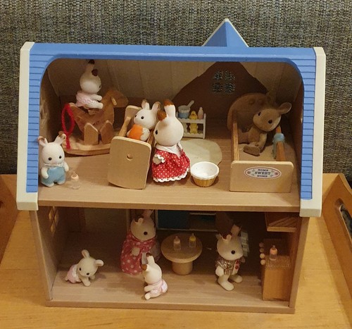 Sylvanian families house - families,