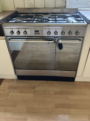 Smeg duel fuel 90cm range - duel,