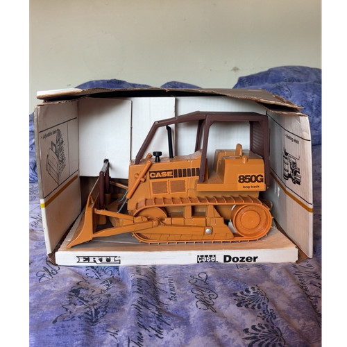 Ertl case 850g diecast - 850g, 1:16