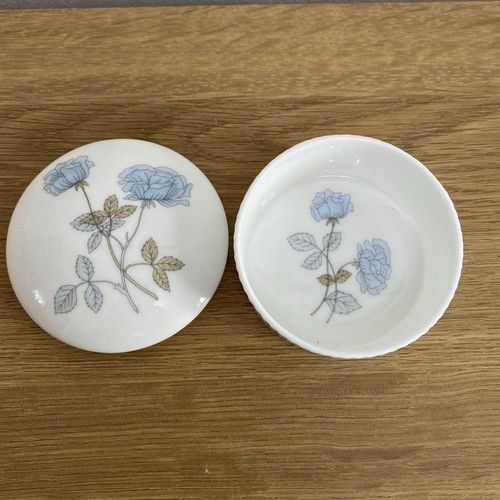 Ice rose design wedgewood bone - design,