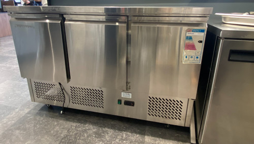 Refrigerated prep counter