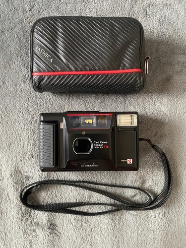 Yashica 35mm film camera - t*,