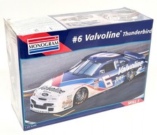 Monogram 1/24 Ford Thunderbird