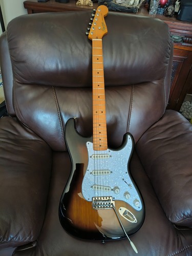 Squier fender classic vibe - by,