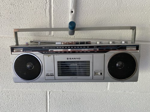 Sanyo retro 80s boombox am - 80s, fm