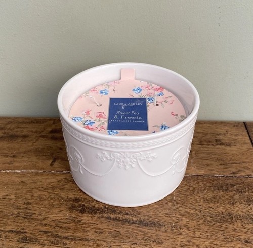 Laura ashley candle sweet pea - laura,